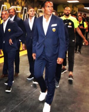 Bruno Alves Instagram - Give strong and solid steps forward ,don’t look back live the moment live the present and be present and put everything in what you do ,be surround for persons that make you better and places with good and positive energy and let it flow. #commitment #aekfamily #wecandoit #believe #faith @aekfc_official