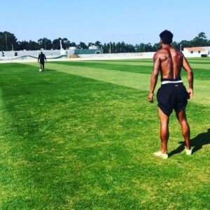 Bruno Alves Instagram - Relax com Irmao mais novo @julioalves18 e claro aluno nunca ganha do professor 😂