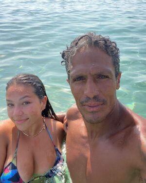 Bruno Alves Instagram - Happy  sweet 17 birthday @adrianalves20_ , love you I wish from my heart all the  happiness and colect moments with you ,live the moment because the future is bright I will be always here for you .❤️💫