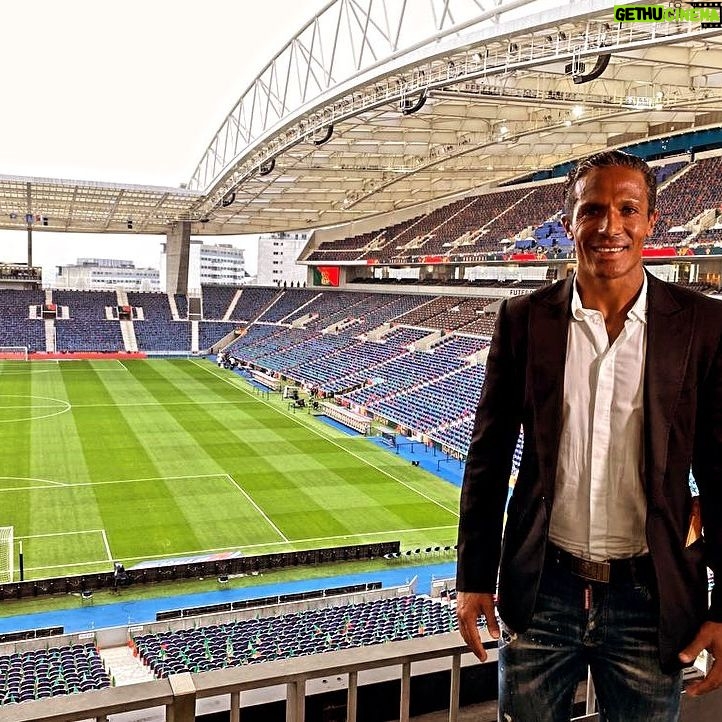 Bruno Alves - 7K Likes - Thank you @fcporto and @portugal is a honor ! Visiting estádio Dragão in a 🇵🇹Portugal game visiting the @museufcporto is incredible felling , grateful for all the consideration and respect !