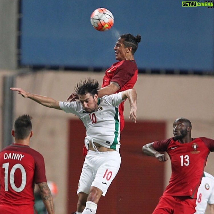 Bruno Alves - 10.7K Likes - Minha imagem de marca sempre foi “voar” mas voar de muitas maneiras voar de vontade voar de determinação voar na ambição voar nos sonhos , obrigado de coração a todos pelas mensagem de carinho e o que mais me deixou feliz que maior parte das mensagens falou que sim o HOMEM vem primeiro que o atleta . Gratidão