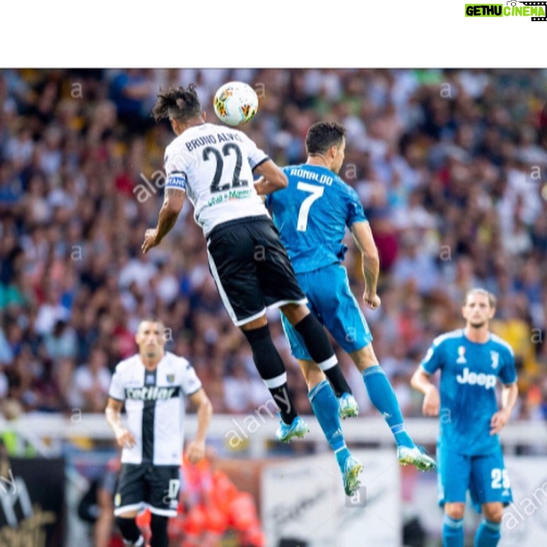 Bruno Alves - 10.7K Likes - Minha imagem de marca sempre foi “voar” mas voar de muitas maneiras voar de vontade voar de determinação voar na ambição voar nos sonhos , obrigado de coração a todos pelas mensagem de carinho e o que mais me deixou feliz que maior parte das mensagens falou que sim o HOMEM vem primeiro que o atleta . Gratidão