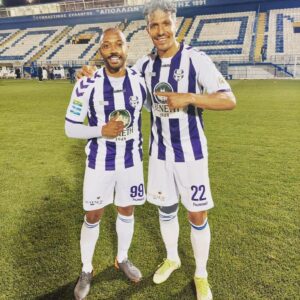 Bruno Alves Instagram - Que emoção vencer um jogo com um dos melhores meio campistas @mfernandes1818 que conheço um amigo que futebol me deu e que quero pra minha vida um orgulho partilhar o campo contigo e ainda um jogador que partilhou campo balneário com meus irmãos @geraswas e @julioalves18 que está oportunidade te abra mais oportunidades para continuares a jogar e espalhar classe e mta qualidade no campo obrigado por este momento ! Amuleto da sorte 2 jogos 2 vitórias