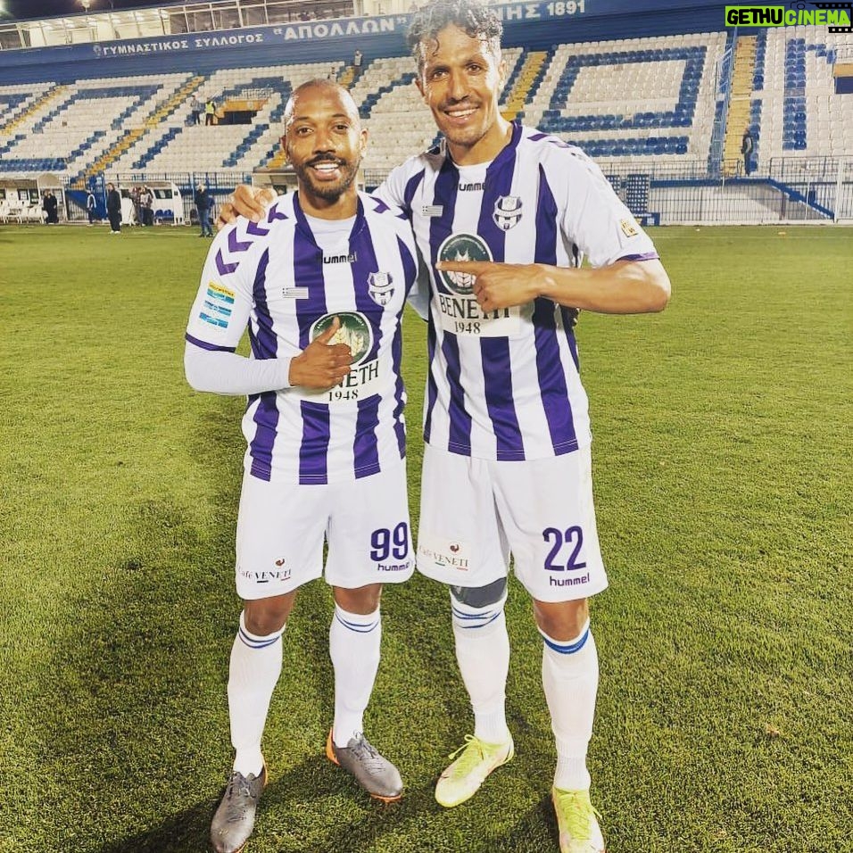 Bruno Alves - 6.1K Likes - Que emoção vencer um jogo com um dos melhores meio campistas @mfernandes1818 que conheço um amigo que futebol me deu e que quero pra minha vida um orgulho partilhar o campo contigo e ainda um jogador que partilhou campo balneário com meus irmãos @geraswas e @julioalves18 que está oportunidade te abra mais oportunidades para continuares a jogar e espalhar classe e mta qualidade no campo obrigado por este momento ! Amuleto da sorte 2 jogos 2 vitórias