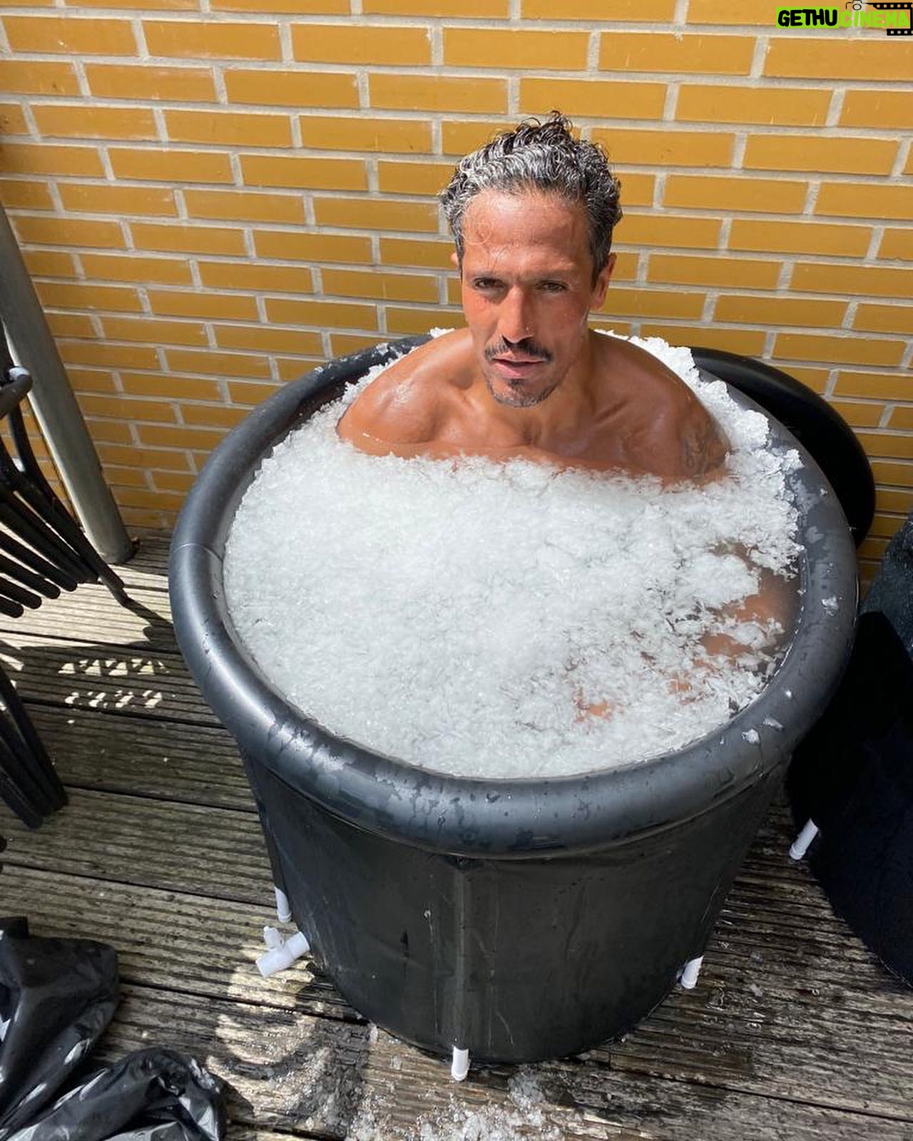 Bruno Alves - 4.2K Likes - Free time I like to training and take care of my health , for i can give the best of me I must to be at my best with mind body connecting myself with my work! Thank you @kostas_parousis for your time and disponibility! @drlairribeiro @draanamoreira_oficial @dr.susanabarros @alinessgr1 biohacking knowledge is everything !