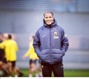 Bruno Alves Instagram - Happiness is the key to deliver all your best the best you can the best you know !let’s do it @aekfc_official