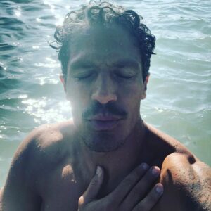 Bruno Alves Instagram - Banho de mar logo depois de fazer aniversário dia sol abençoado obrigado por todas as mensagens o melhor presente foi sentir amado e acarinhado por todos vocês gratidão sem limites !