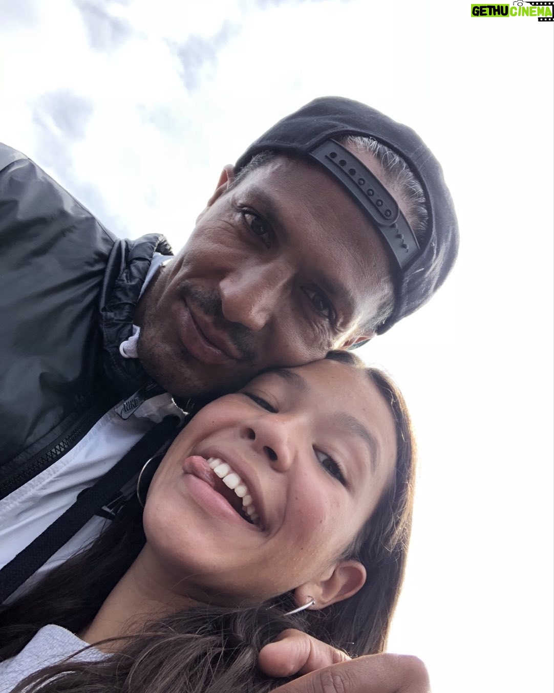 Bruno Alves - 4.2K Likes - Feliz aniversário minha querida filha amo te do fundo do meu coração quero estar sempre presente e desejar que sejas sempre feliz e realizes todos os teus sonhos e estarei sempre aqui pra viver los sonhar los e persegui-los juntos beijo enorme beijo no teu coração ❤️🥰
