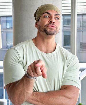 Bruno Carvalho Alcantara Instagram - Guess my favorite color? 💚

#green #greening #brunoalcantara #lgbtq #bandana #picoftheday #losangeles