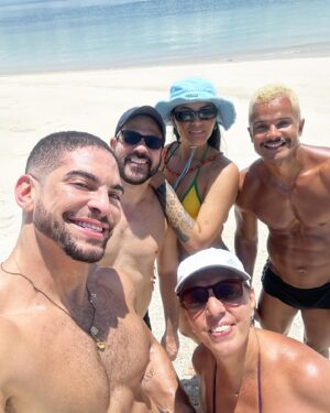 Bruno Carvalho Alcantara Instagram - Bahia que não me sai do pensamento …

Bahia won’t get out of my mind.

#bahia #summer #brazil #salvador #friends #besttime #happiness #vacation #lgbtq #trip #lgbtqtravelers #beautifuldestinations #axé