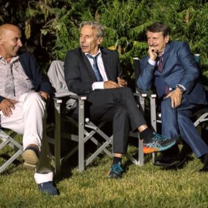 Brunori Sas Instagram - Di nuovo nelle vesti Morriconiane che più mi si addicono per il nuovo film di @agg_ufficiale , in sala dal 22 dicembre, regia di Massimo Venier. 
Atmosfere cameristiche, archi, fiati, legni e anche un paio di canzoncine che male non fanno. 
Non siate impazienti , "Il grande giorno" è in arrivo! @medusafilmofficial 
@picicca_
#ilgrandegiorno