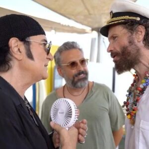 Brunori Sas Instagram - Questo triangolo no, non l'avevo considerato...

@lorenzojova @renatozer0 @jovabeachparty