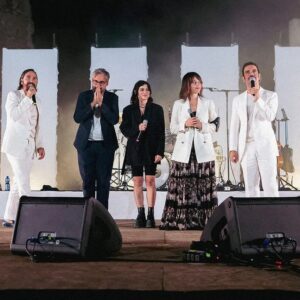 Brunori Sas Instagram - Il bene che gli voglio, non potete capire.

Ieri sera al Teatro Greco di Taormina, ospite del concerto di @colapesce e @dimartinoofficial, insieme a tanti amici @carmenconsolimusic @rappresentantelista @erlendoye1975 @daviderossimusic