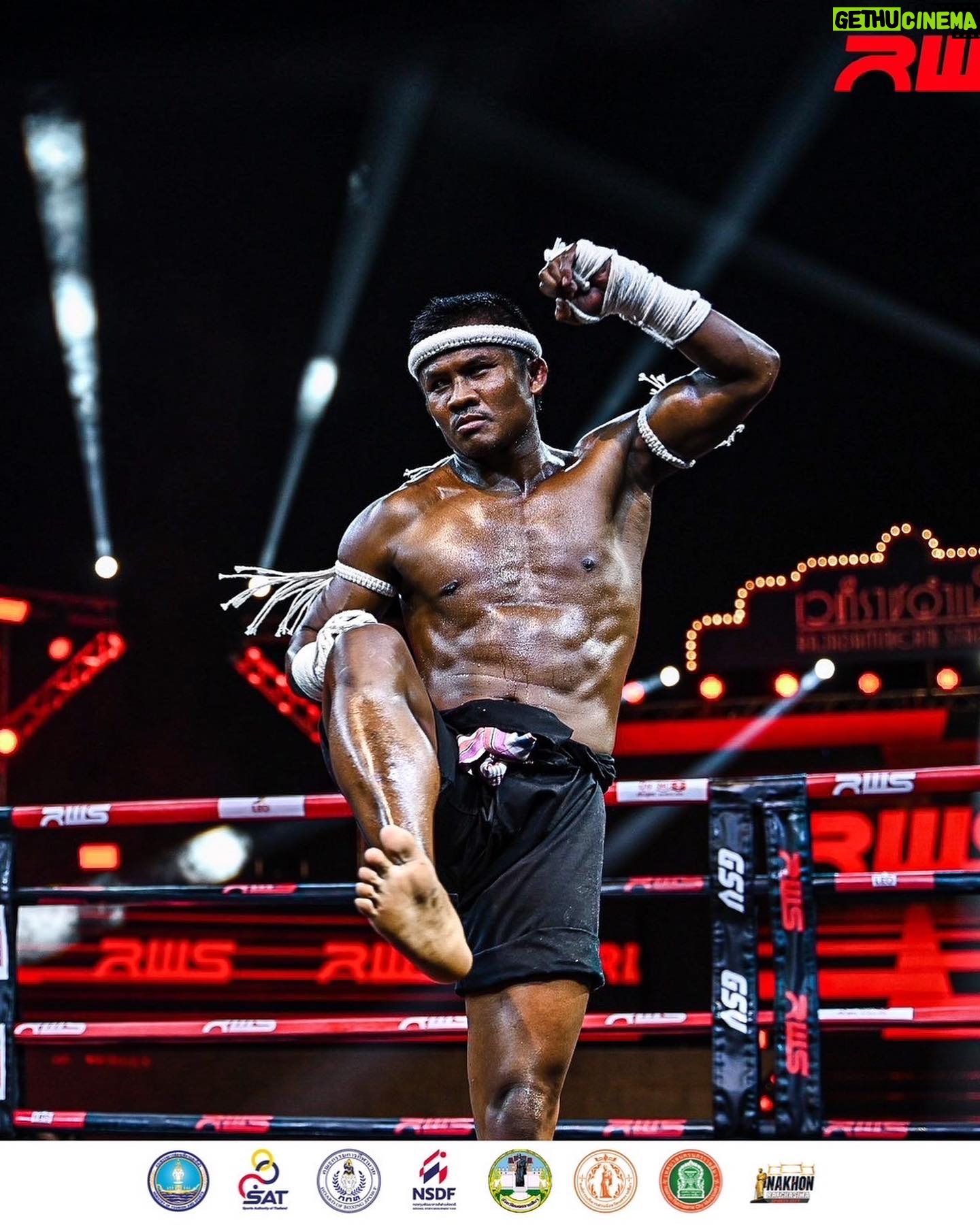 Buakaw Banchamek - 52.9K Likes - 💪🏼💐