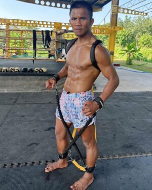 Buakaw Banchamek Instagram - 💪แค่ให้รู้ว่า คุณมองเราอยู่เราก็จะ✌️❤️