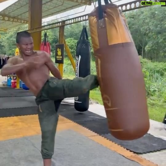 Buakaw Banchamek - 90.1K Likes - ☺️💪🏼7/7/67💪🏼