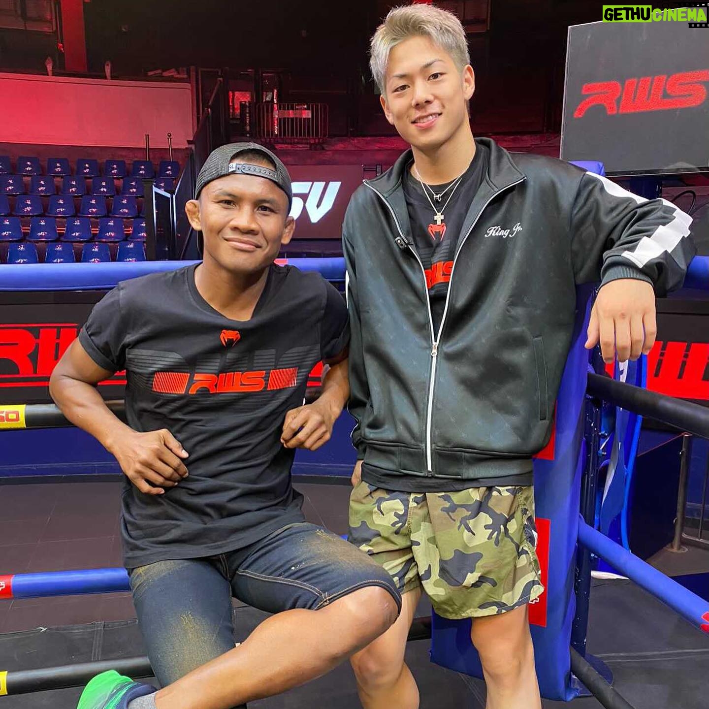 Buakaw Banchamek - 21.5K Likes - ✌️💪🏼