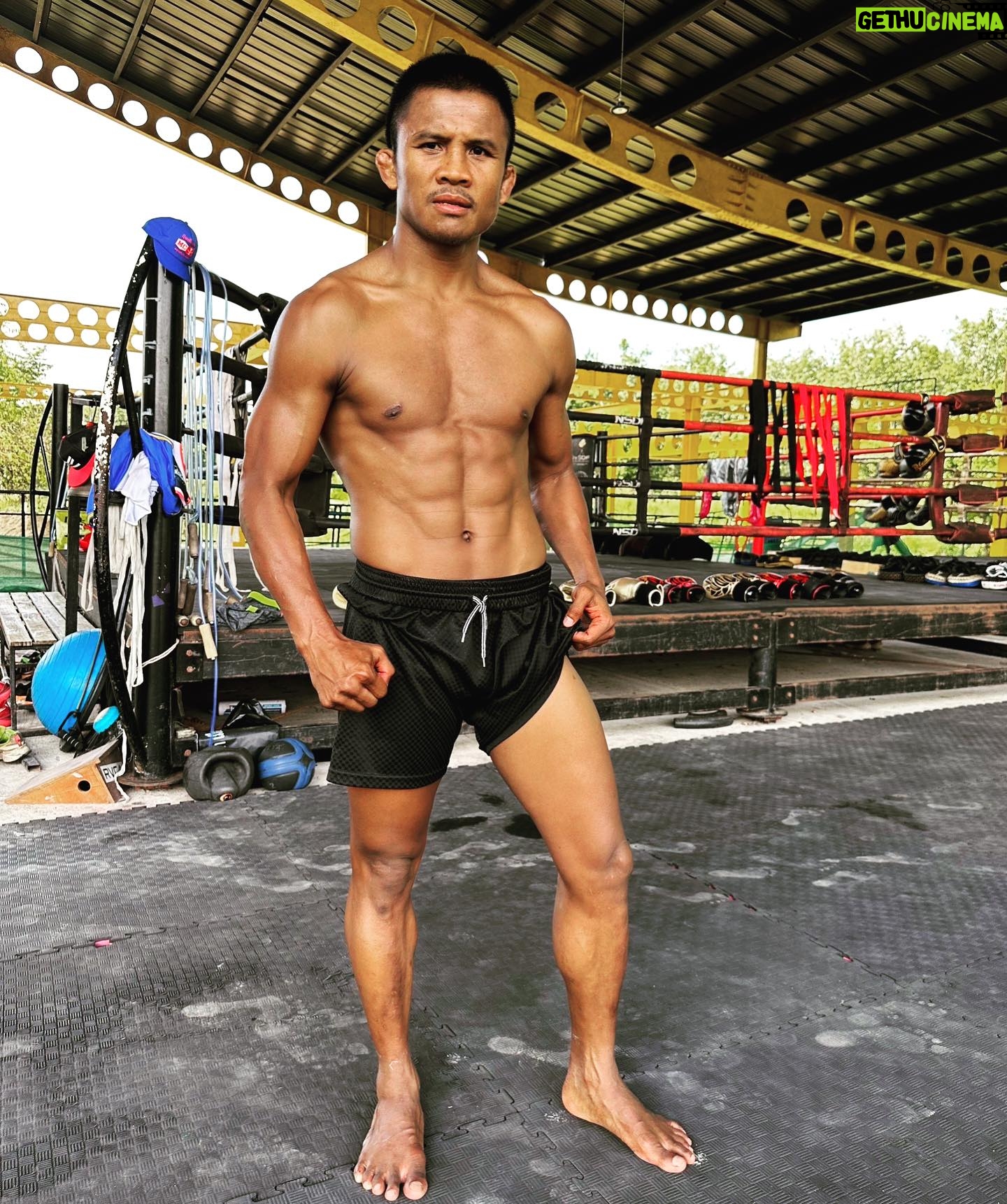 Buakaw Banchamek - 27.2K Likes - 💪🤨