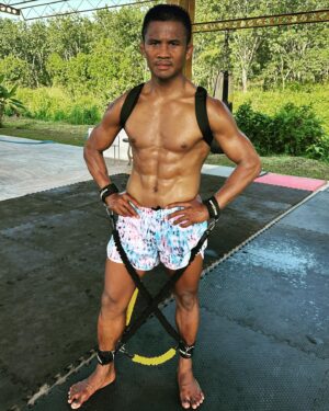 Buakaw Banchamek Instagram - 💪แค่ให้รู้ว่า คุณมองเราอยู่เราก็จะ✌️❤️