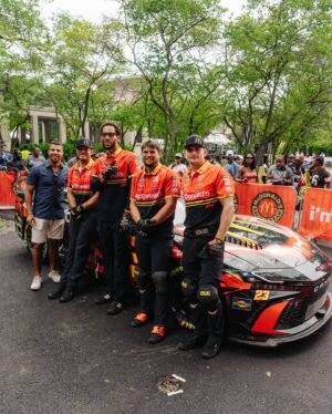 Bubba Wallace Instagram - Bubba’s Block Party Chicago 👊🏾

Man what a turn out last night! So humbled to play a role in welcoming new faces to this sport with events like these. We’ve come a long way and we ain’t stopping ✌🏾