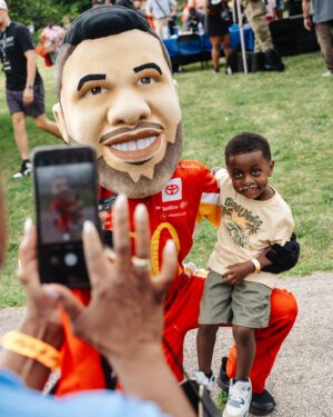 Bubba Wallace Instagram - Bubba’s Block Party Chicago 👊🏾

Man what a turn out last night! So humbled to play a role in welcoming new faces to this sport with events like these. We’ve come a long way and we ain’t stopping ✌🏾