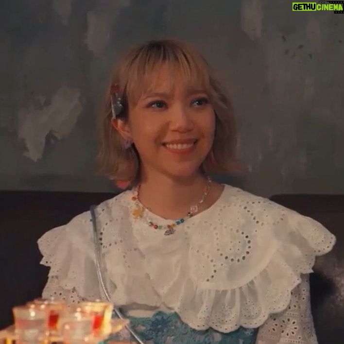 Buber Mak - 3 Likes - 《臣與莎》
多謝各位觀眾對臣與莎的喜愛。
多謝我的對手臣 @phoebus_ng
多謝 @goodenough 筆下的莎莎
多謝導演們的信任 @anatsang.film @k_chung820
多謝剪接師救命 @alanluncheng
多謝世一服裝部 @chansin
多謝所有將莎莎整得靚靚的梳化服、所有台前幕後
多謝那段日子照顧我的 @so_ro_ri_ 💗
世界上有好多種唔同嘅靚,
都有好多種唔同嘅愛。
臣與莎莎嘅愛超越咗愛情、親情、友情,
不能言喻,就用心感受吧。
作為演員,很幸運,
終於有一個角色可以好好地留在世界上,謝謝!
Ps. 莎莎最後得到了臣(免費爸)是最後贏家hahaha
#瑪嘉烈與大衛系列絲絲