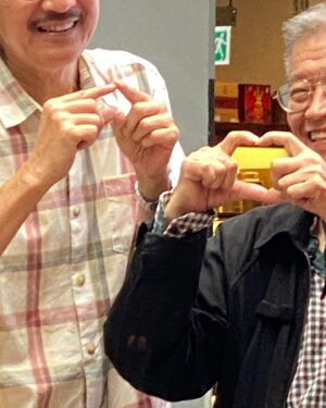 Buber Mak Instagram - 《舊橙》

今日先知「舊橙」嘅意思係外面好醜樣，裏面好甜。
而「靚橙」係，外面好靚，但裏面好酸。

純粹係上一個醫生叫我食多啲橙、飲多啲奶，
佢叫咗我一年我都未做，
我今日先記得要買橙食。

Good night 🌙 
準備原地昏迷了～
