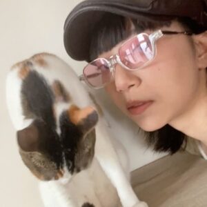 Buber Mak Instagram - 《舊橙》

今日先知「舊橙」嘅意思係外面好醜樣，裏面好甜。
而「靚橙」係，外面好靚，但裏面好酸。

純粹係上一個醫生叫我食多啲橙、飲多啲奶，
佢叫咗我一年我都未做，
我今日先記得要買橙食。

Good night 🌙 
準備原地昏迷了～