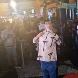 Buchecha Instagram - VENHAM VER DE PERTO .

Inauguração da estátua de cera do nosso amado @zico na @aquariomarinhodorio no centro da cidade !
Hoje é um dia muito especial pra mim , presenciar esse momento onde um craque do meu time de coração é homenageado na minha cidade maravilhosa !!!

Parabéns rei Zico 👑 SRN 🔴⚫️

Com meus irmãos @mano_kacau e Ângelo fidelis