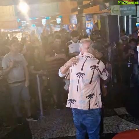 Buchecha - 35.4K Likes - VENHAM VER DE PERTO .
Inauguração da estátua de cera do nosso amado @zico na @aquariomarinhodorio no centro da cidade !
Hoje é um dia muito especial pra mim , presenciar esse momento onde um craque do meu time de coração é homenageado na minha cidade maravilhosa !!!
Parabéns rei Zico 👑 SRN 🔴⚫️
Com meus irmãos @mano_kacau e Ângelo fidelis