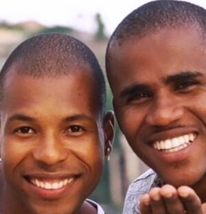 Buchecha Instagram - Nossas caras de moleques não escondia a alegria de termos alcançado o tão sonhado êxito,dois meninos até então batalhadores, que provaram e mostraram que é possível vencer persistindo na prática do bem ,no 1º álbum uma canção cheia de refrões num curto espaço de tempo, que causou um espanto agradável aos fãs e críticos da área,essa aposta já aderida muito antes do lançamento pelo staff e pelos seus chegados!

Essa foi mais uma música em que fiz uso da licença e meti um trecho em INGRÊS numa música de idioma em português(obs: no meu caso é ingrês mesmo ok rsrs) 

Vejam detalhes em NOSSO SONHO,o filme nos cinemas !

“Deusa do amor ,não vou mais voltar,para Nova York ,I love u e é só ilustrar”

Observem as vozes de garotos rs 🤪