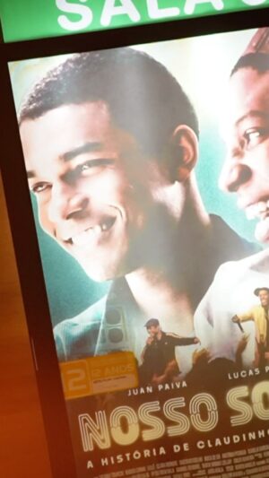 Buchecha Instagram - Excelente é ter acessibilidade junto aos seus fãs,eles vem e eu vou junto,pois esse é um amor indescritível,por isso um grande ícone da música popular brasileiro disse uma certa vez: a música NOSSO SONHO descreve mais ou menos a sensação que emana entre os fãs e seus admirados,eu concordo e sinceramente sinto gratidão infinita por todo esse amor e carinho que permaneceu mesmo em minha carreira solo,meus fãs e amigos eu amo muito vocês,obrigado pelo meu faixa ,e obrigado por mim mesmo !
 Um dia de cinema com os fãs ❤️😍🙏🏾

E você já foi assistir ao filme nos cinemas ?