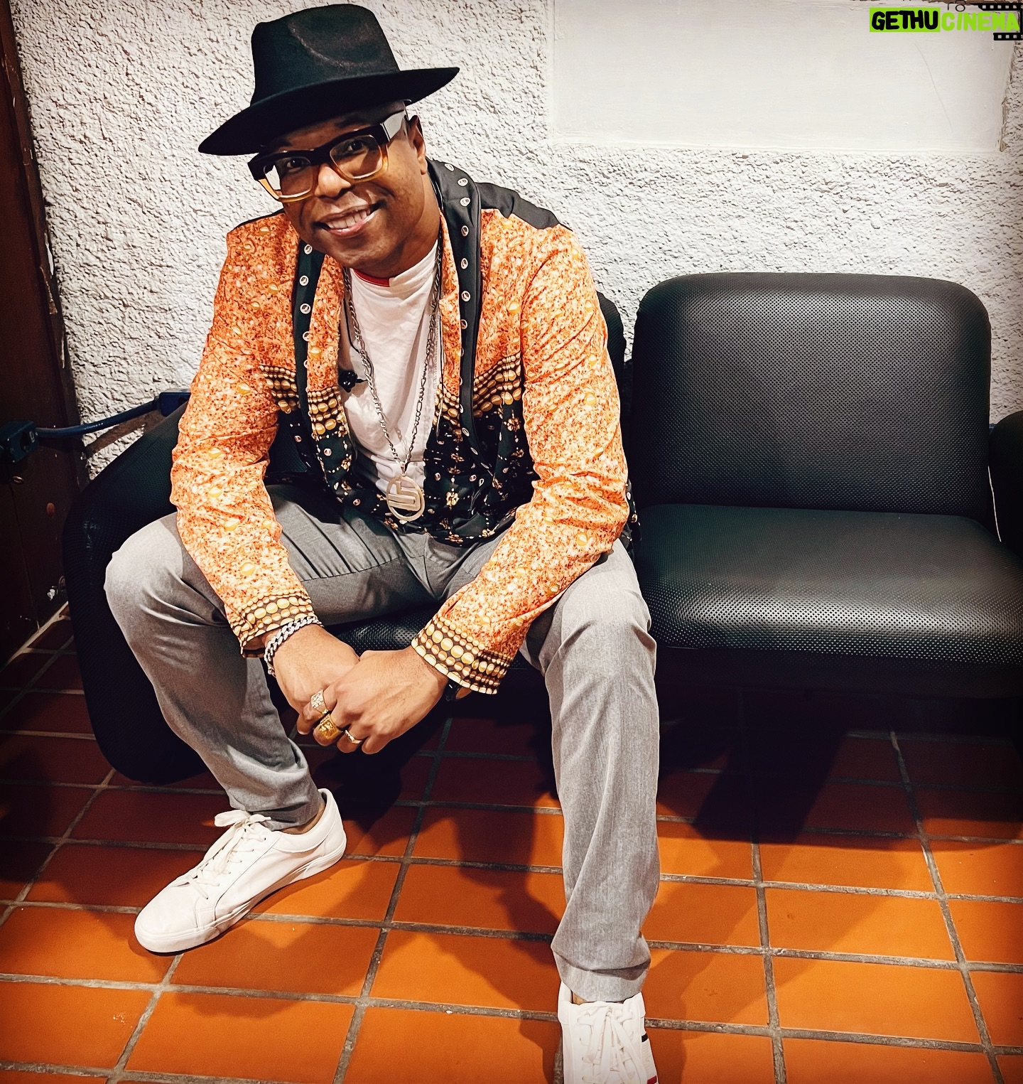 Buchecha - 10K Likes - O tempo pode passar o quanto for , podem tentar o quanto quiserem,aqui , nós seremos SEMPRE CLAUDINHO E BUCHECHA 😊🫶🏾🫶🏾🙌🏾🙏🏾
*PRA LEMBRAR DE VOCÊ*
Fiz essa música em 1995,mas foi lançada um ano depois no primeiro álbum da dupla.
