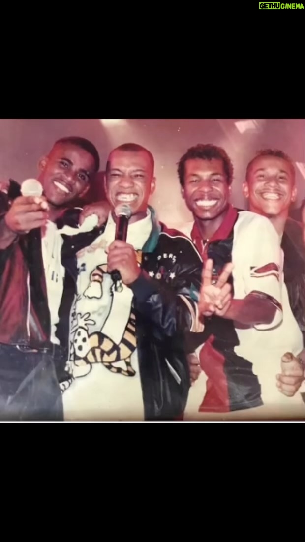 Buchecha - 68.9K Likes - Sim , vou postar fotos nossas ,em momentos de alegria e zoeira , pois assim você sempre foi , eu lembrarei de cada futebol , de cada gastação e resenhas sobre o flamengo que era uma das suas paixões,amigo , você vai deixar uma lacuna nos corações dos brasileiros,vá com DEUS , descanse em paz @cantorandersonleonardo !
Meus sentimentos aos familiares ,fãs e amigos,e a familia @molejooficial que também é minha família !!!
obrigado por tudo Sorriso 😔