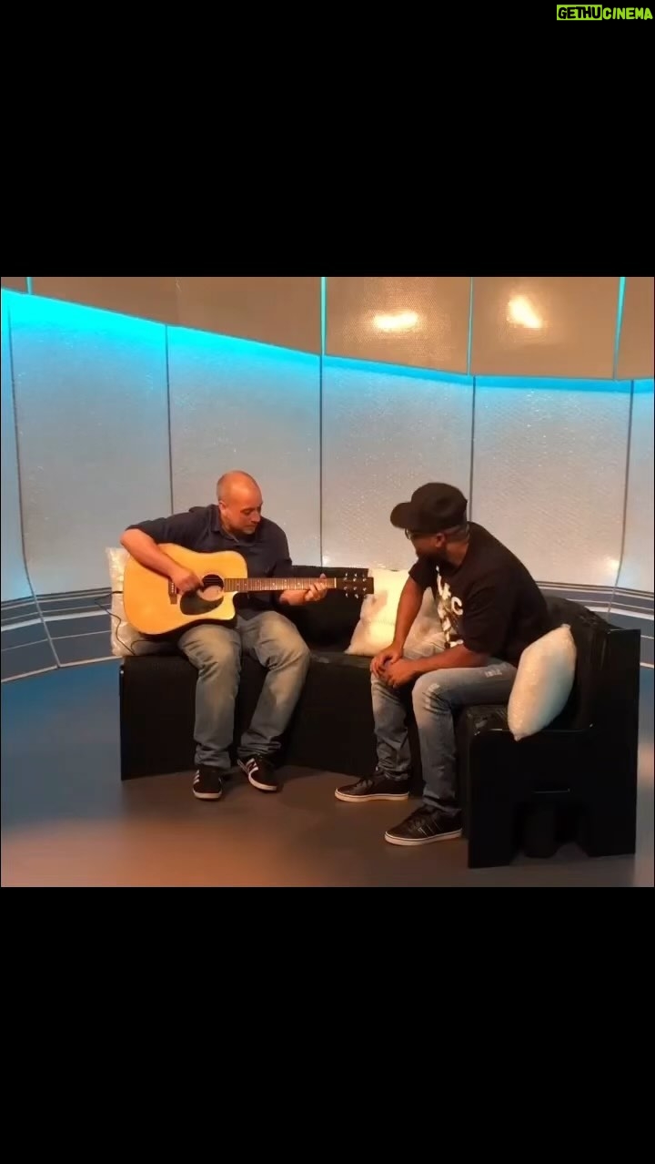 Buchecha - 17.5K Likes - “QUERO TE ENCONTRAR” mais uma canção que tive a honra de compor.
Estou cada vez mais tendendo a fazer shows e eventos VOZ E VIOLÃO, esse é um pedido bastante frequente de alguns fãs,mas sempre resisti , porém não tanto mais …
Neste vídeo com o produtor musical e professor de canto @denisgoursand 😊🙏🏾