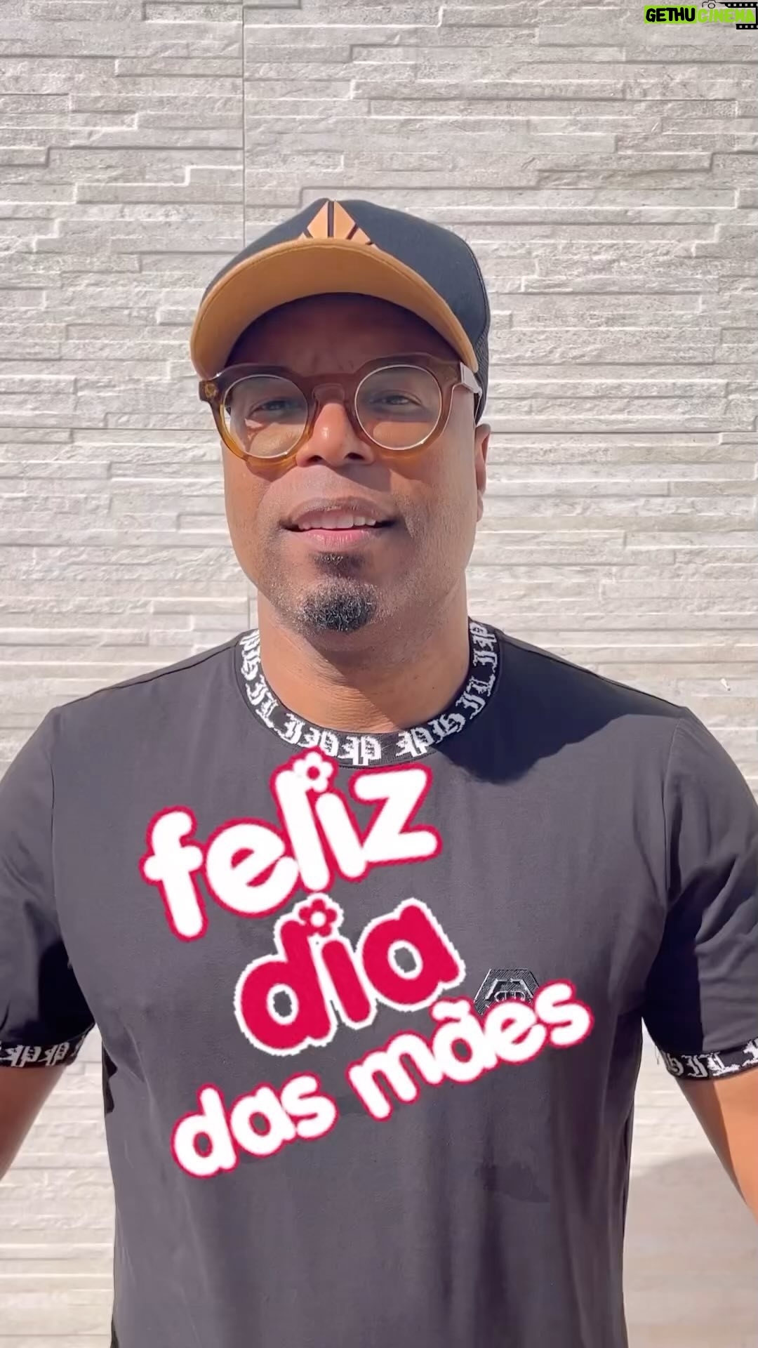 Buchecha - 12.8K Likes - Feliz dia das mães a todas as que se dedicam com tanto amor ❤️🙏🏾