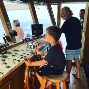 Bülent İnal Instagram - Çınar kaptanla dalıştan dönerken👍👍😄 teşekkürler Yusuf hoca teşekkürler @efhetekhe teşekkürler @naturablue ekibi 👍👍👍