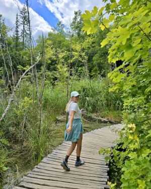 Bülent İnal Instagram - Plitvice göllerindeydik bugün. Burayı bulan ve bu deneyimi bize yaşatan @melissinal ♥️