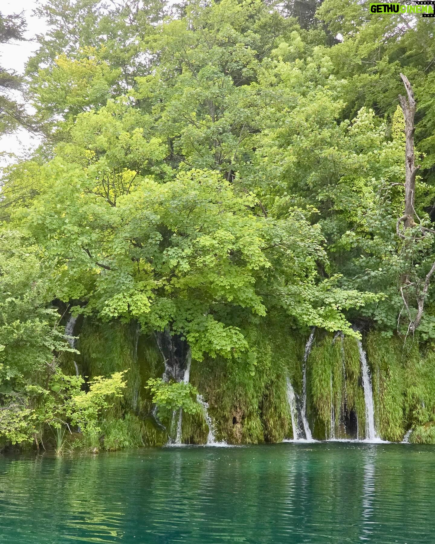 Bülent İnal - 6.9K Likes - Plitvice göllerindeydik bugün. Burayı bulan ve bu deneyimi bize yaşatan @melissinal ♥️