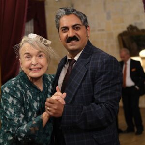 Bülent Polat Instagram - Canım Serpil ablam, sizinle aynı projede çalışmak büyük şans. Nezaketiniz, disiplininiz, güzel kalbiniz beni daha iyi bir insan ve oyuncu olmak konusunda motive etti. Beraber hayat verdiğimiz BZÇ hikayesi sona gelsede biz kendi hikayemizi yazmaya devam edeceğiz. Sizinle kahve içmek çok keyifli. ☺️❤️☘️🧿 @serpiltamur