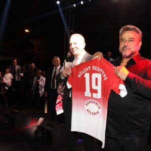 Bülent Serttaş Instagram - Başkanım Kent Park Alanına kaç kişi dediyse iki katına çıkardık Sungurlu sakinlerine,Çevre il ve ilçelerden gelen, Ankara’dan gelen değerli bürokratlara Canı gönülden teşekkür ediyor saygılarımı sunuyorum. @abdulkadirsahinerr #sungurlu