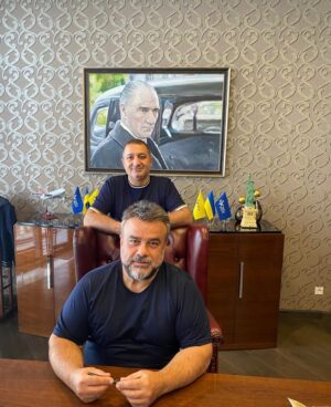 Bülent Serttaş Instagram - Ukrayna hatırası @selami_guner #kiev