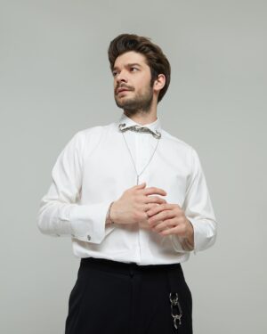 Burak Can Instagram - Bu akşam gerçekleşen TRT Uluslararası Dijital Platformu Lansman gecesine beni hazırlayan bu müthiş ekibe teşekkür ederim! 🤟🏻💥

👔Styling: @cestlavie.istanbul @senaerdemirr @zeyneppbaba @yagmurkoc 
📸Fotoğraf: @muhammetkayku @kaykustudio 
⌚️Takılar: @atolyewolf
