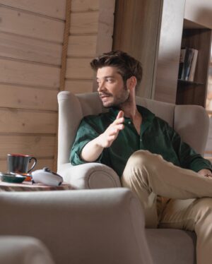 Burak Can Instagram - Uğur😎 #bölüm1 

Yeni yolculuğumuz bu akşam başlıyor. 20.00'de hepinizi @atvturkiye 'de ilk bölümüzü izlemeye bekliyoruz. 
#VermemSeniEllere @vermemsenidizi