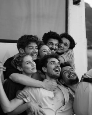 Burak Can Instagram - Vee son! #GüneşiSöndürmemGerek 🎬
İyi ki tanıştık iyi ki çalıştık💥 #gsgteam 
Yakında sinemalarda! 🙌🏼