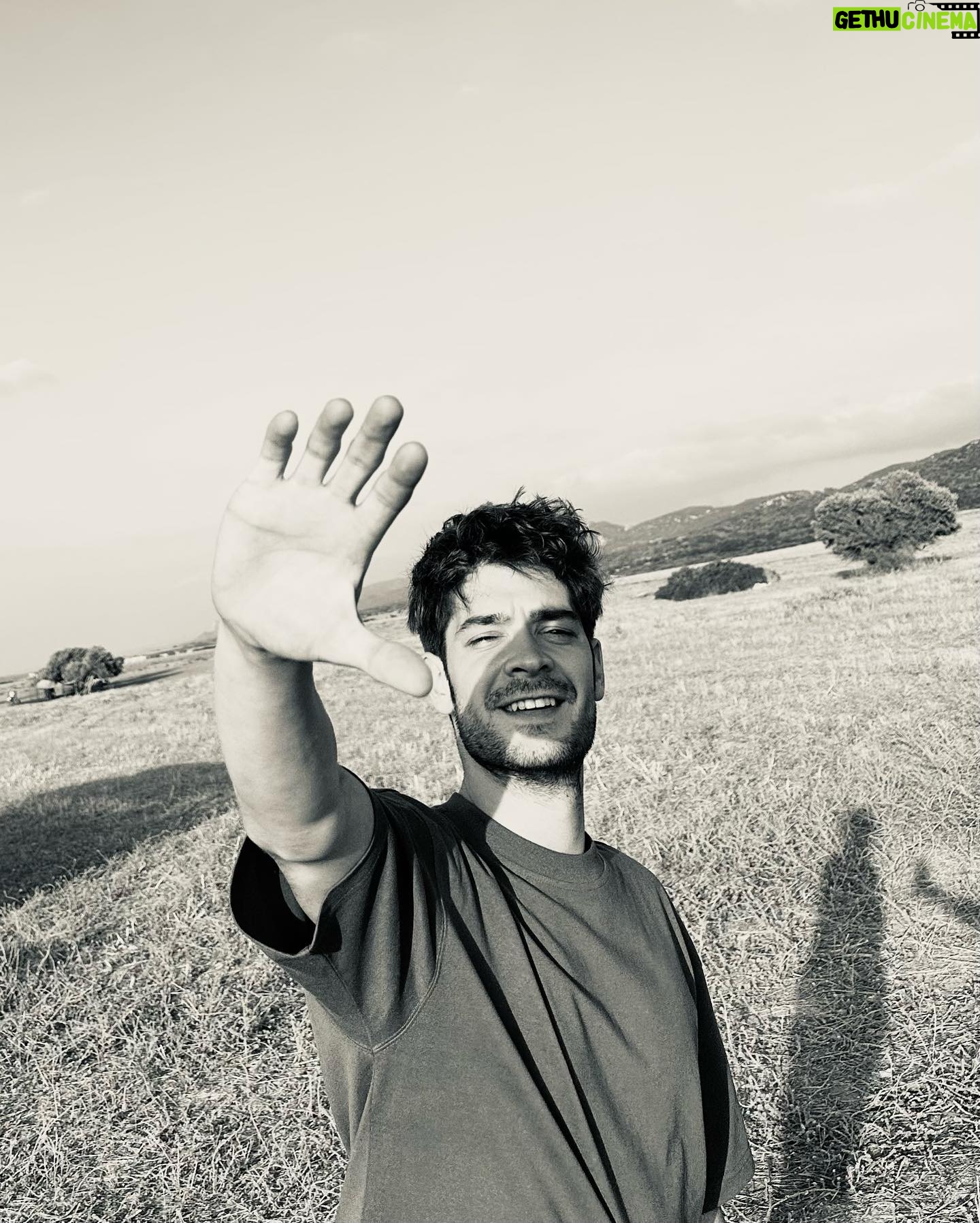 Burak Can - 40.6K Likes - Vee son! #GüneşiSöndürmemGerek 🎬
İyi ki tanıştık iyi ki çalıştık💥 #gsgteam
Yakında sinemalarda! 🙌🏼