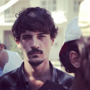 Burak Şahin Instagram - Solan hayallerin döküldükçe manzaranda kalmaz huzur.