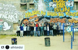 Burak Şahin Instagram - Esat Bargun . Cash Flow . Gazapizm . S1F1R B1R 
Dizinin soundtracki olan şarkının klibi yarın saat 17:01 de yayınlanacak...
#pusula