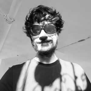 Burak Şahin Instagram - Dünyayı dağıtmaya kendimden başladım