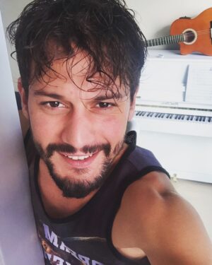 Burak Serdar Şanal Instagram - Doğum günümü kutlayan, kutlamayan herkese teşekkürler... İyiki Varsınız ! 😇🙏🏻
